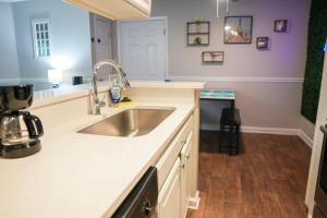 Cuina o zona de cuina de Luxury & Convenience in South End Charlotte