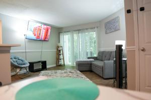 Zona d'estar a Luxury & Convenience in South End Charlotte