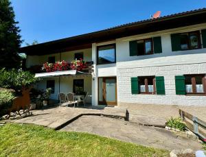 a house with a patio in front of it at Ferienwohnung Alpenhirsch Schwangau in Schwangau