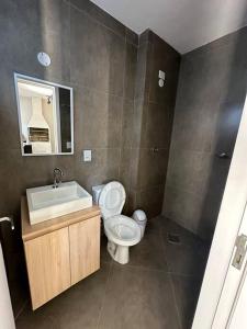 Ένα μπάνιο στο Studio novo todo mobiliado CENTRO da Capital ao lado do Hospital Santa Casa