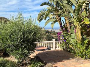 Zahrada ubytování Villa in Andalusia with Private Pool & Sea Views