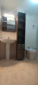 Et badeværelse på Piso en el paseo marítimo de Cambados