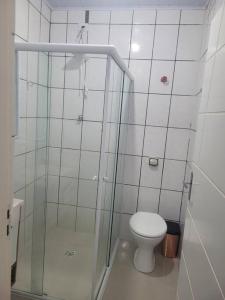 a bathroom with a shower and a toilet at Casa com piscina Itanhaém in Itanhaém