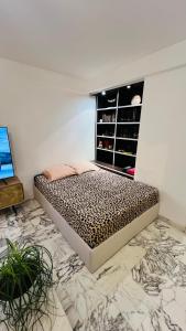Posteľ alebo postele v izbe v ubytovaní John Homestay Room in Nice