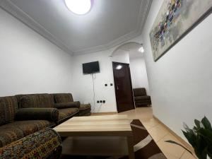 a living room with a couch and a table at Appart à 2 min de Casanearshore in Casablanca
