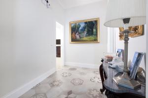 TV a/nebo společenská místnost v ubytování Grace Suites Sorrento