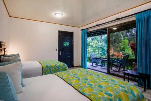 Ένα ή περισσότερα κρεβάτια σε δωμάτιο στο Arenal Manoa Resort & Hot Springs