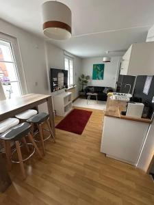 Una cocina o cocineta en Évasion Spa Jacuzzi Sauna Home cinéma