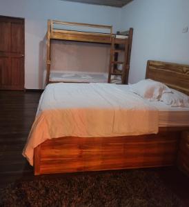 Postel nebo postele na pokoji v ubytování Hostal Hilltop Palomino