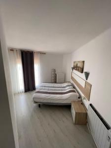 Posteľ alebo postele v izbe v ubytovaní Apartamento en el Puerto de Llança!