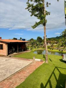 Taman di luar Recanto Magnata