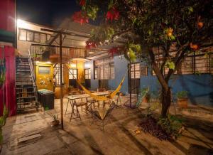 Sân trong/khu vực ngoài trời tại Laidback tradicional centric Wifi AC TV Terrace