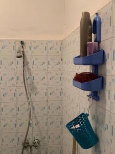 Bilik mandi di Dar Shams miniHostel