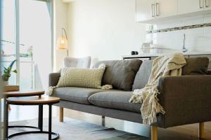 Posezení v ubytování Perfect Location Cozy Townhouse McKinnon Station