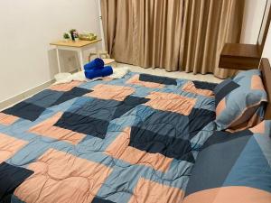 Ampang 6-8 pax in Ampang Point客房内的一张或多张床位