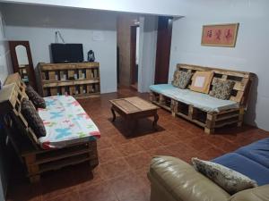 a living room with couches and a couch and a table at Mirante do Sol in São Thomé das Letras