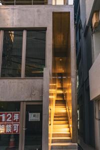 那覇市にある那覇 国際通りまで30秒 1日1組限定のモダン貸切ステイのギャラリーの写真