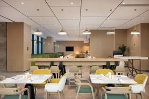 成都淮州新城希尔顿惠庭酒店餐厅或其他用餐的地方