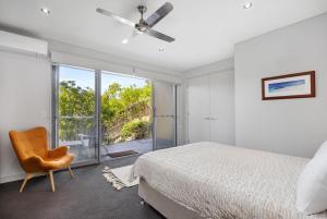 Ένα ή περισσότερα κρεβάτια σε δωμάτιο στο 32-512 David Low Way Castaways Beach +37 φωτογραφίες