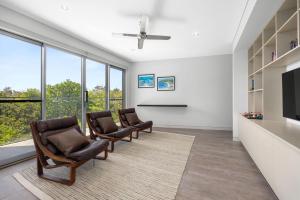 Μια τηλεόραση ή/και κέντρο ψυχαγωγίας στο 32-512 David Low Way Castaways Beach