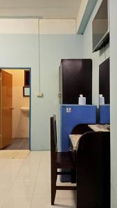 TV a/nebo společenská místnost v ubytování Kwan Phayao LakeHouse กว๊านพะเยาเลคเฮ้าส์ + 34 fotografií