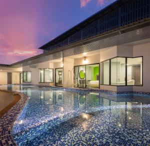 Bazén v ubytování Hotel Selene Chiang Rai - SHA Certified nebo v jeho okolí