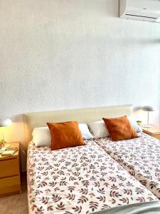 Postel nebo postele na pokoji v ubytování Apartamento Torre de la Roca Torremolinos
