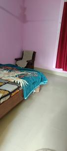 Postel nebo postele na pokoji v ubytování Vrindavan bhawan + 18 fotografií