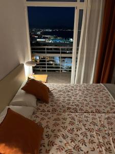 Postel nebo postele na pokoji v ubytování Apartamento Torre de la Roca Torremolinos