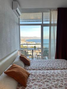 Postel nebo postele na pokoji v ubytování Apartamento Torre de la Roca Torremolinos