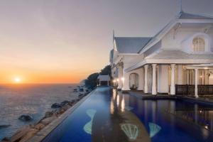 Bazén v ubytování JW Marriott Phu Quoc Emerald Bay Resort & Spa nebo v jeho okolí