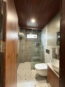 a bathroom with two sinks and a toilet at The Sparrows Nest Villa in Bhīm Tāl +16 photos