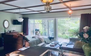 Setusvæði á Matakana Waterfall Hideaway