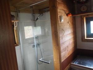 Koupelna v ubytování Tiny house eco resort + 27 fotografií
