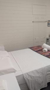 Postel nebo postele na pokoji v ubytování GRAND CENTRAL HOTEL PROSERPINE