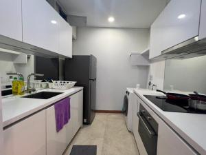 Köök või kööginurk majutusasutuses Vortex Serviced Apartment KLCC By Elite Suites