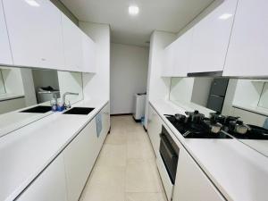 Köök või kööginurk majutusasutuses Vortex Serviced Apartment KLCC By Elite Suites