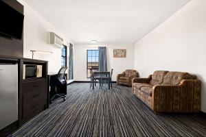 a living room with a couch and a tv at Econo Lodge Dumas in Dumas