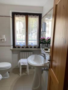 Koupelna v ubytování Hotel Col Serena