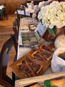 Makanan di atau berdekatan hotel