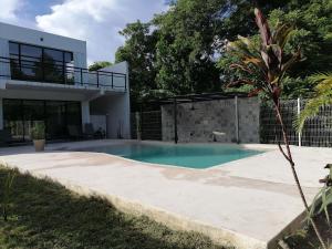 Bazén v ubytování Casa BOSQUE LUCIERNAGAS nebo v jeho okolí