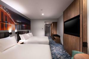 TV a/nebo společenská místnost v ubytování DoubleTree by Hilton Hobart