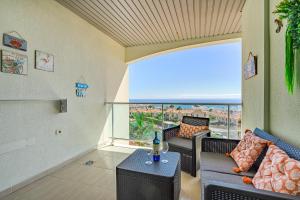 a living room with a couch and a table at Trebol House, Edificio Cañadas, Golf del Sur in San Miguel de Abona +7 photos