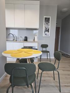 Kuchyňa alebo kuchynka v ubytovaní Urban Jungle - Grey Apartment