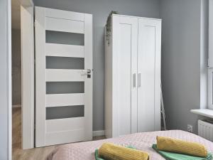Posteľ alebo postele v izbe v ubytovaní Urban Jungle - Grey Apartment