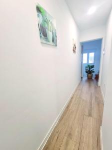 a hallway with white walls and a hardwood floor at Vivienda El Viajero in Valverde