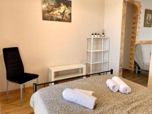 Giường trong phòng chung tại Charming flat with an amazing view