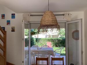 a dining room with a table and chairs at La BénéCIOLA, vue Mer, Box Fibre SFR, High Speed Internet in Cervione