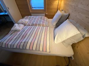 A bed or beds in a room at Chalet L'Adret, 3,5 pièces dans les combles.