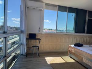 Rõdu või terrass majutusasutuses PENTHOUSE 10 MIN port croisière et aéroport